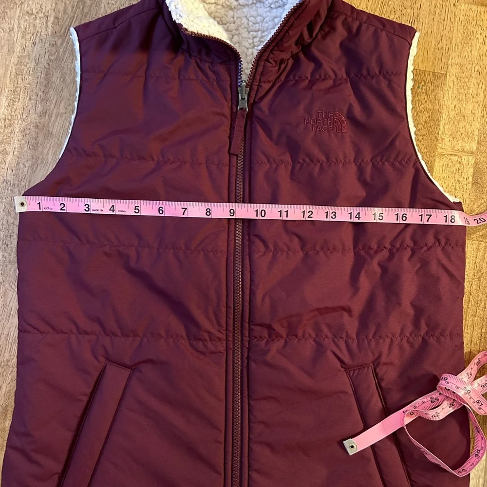 The North Face Merriewood Reversible Vest Women’s Small Maroon Sherpa - Picture 13 of 14